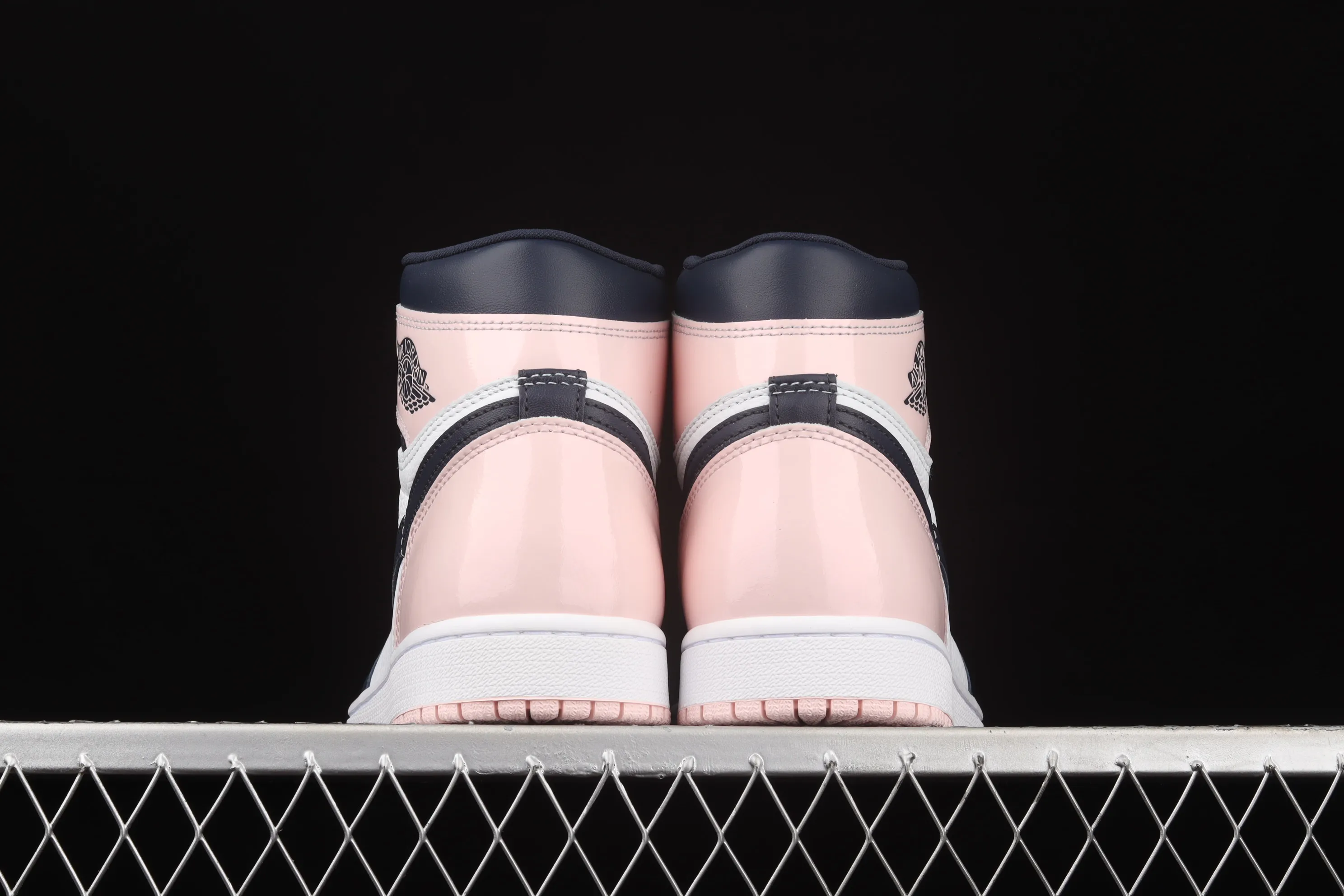All categories Air Jordan Jordan series basketball shoes Air Jordan 1 High L version Air Jordan 1 High OG Atmosphere AJ1 Joe 1 Bubble Gum high-top basketball shoes DD9335-641